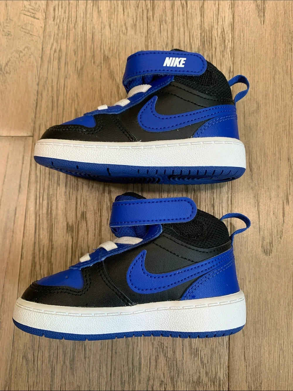 NWOT Nike Court Borough Mid 2 Size 5C